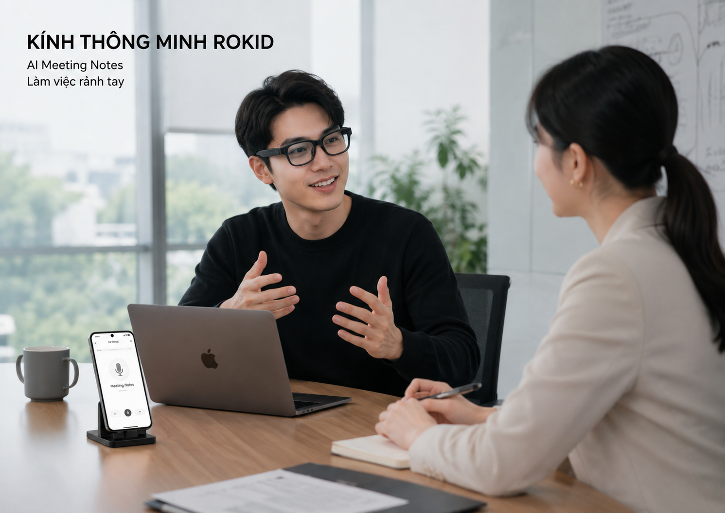Người dùng Rokid AI Glasses Style sử dụng AI Meeting Notes trong một cuộc họp làm việc.